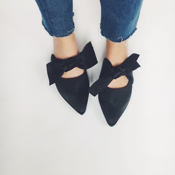 black bow mules